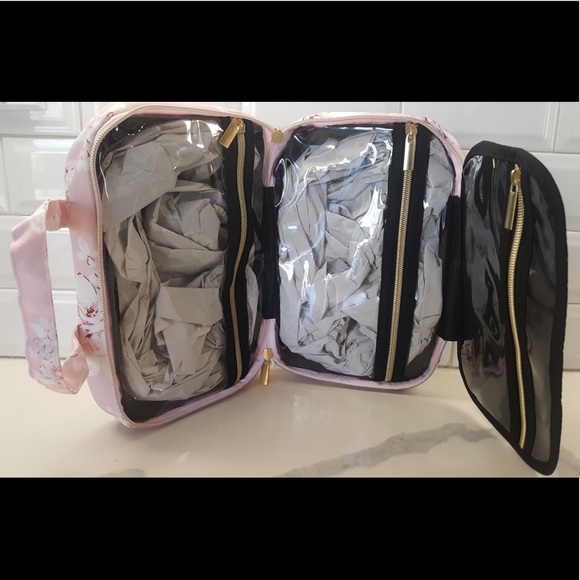 NWOT Yumi Kim Hanging Toiletries Cosmetic Case Bag - Picture 7 of 8